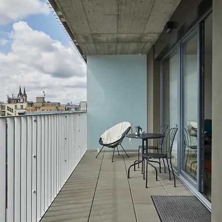 Apartment Bright In Karlin By Days *